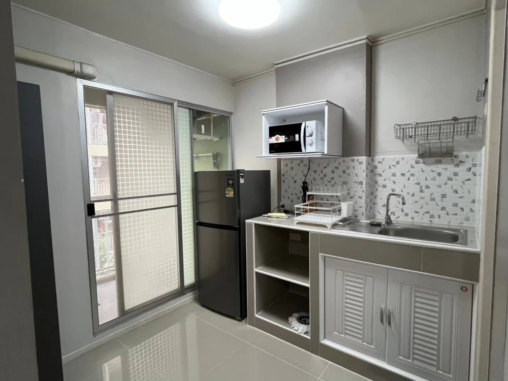 For rent: Lumpini Condotown Chonburi - Sukhumvit, 3rd floor, partitioned room, fully furnished. Book now!