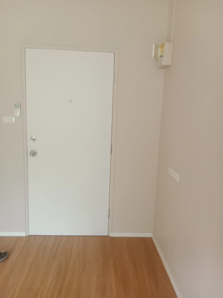 For rent: Lumpini Condo Town Chonburi - Sukhumvit, 3rd floor, empty room, airy, spacious, book now, urgently.