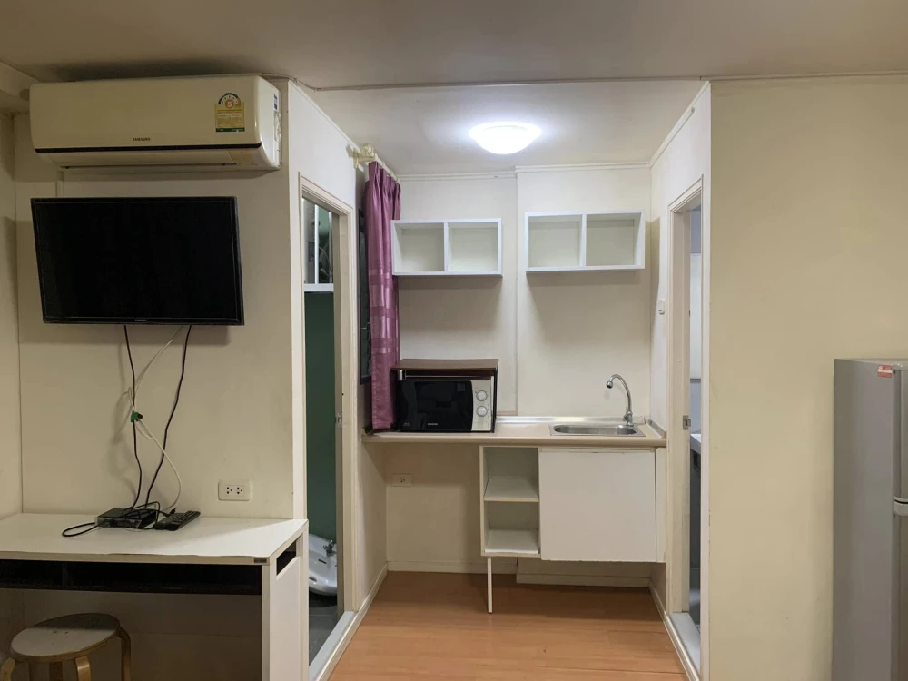 For rent Lumpini Condotown Chonburi - Sukhumvit 3rd floor, fully furnished room, ready to move in, book now, urgently.
