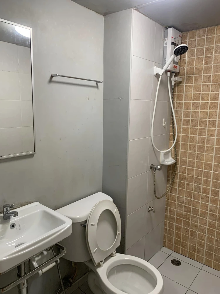 For rent Lumpini Condotown Chonburi - Sukhumvit 3rd floor, fully furnished room, ready to move in, book now, urgently.