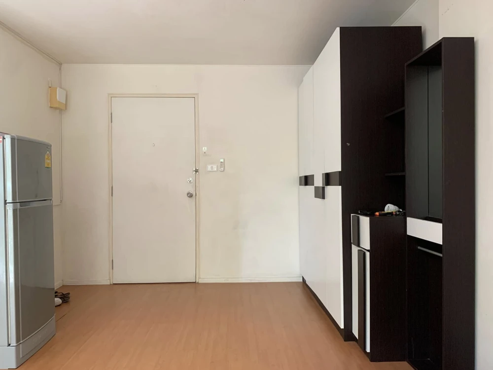 For rent Lumpini Condotown Chonburi - Sukhumvit 3rd floor, fully furnished room, ready to move in, book now, urgently.