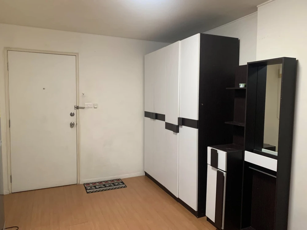 For rent Lumpini Condotown Chonburi - Sukhumvit 3rd floor, fully furnished room, ready to move in, book now, urgently.