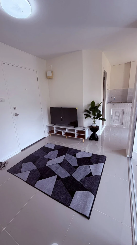 For rent: Lumpini Condo Town Chonburi - Sukhumvit, 4th floor, partitioned room, fully furnished, ready to move in. Book now!