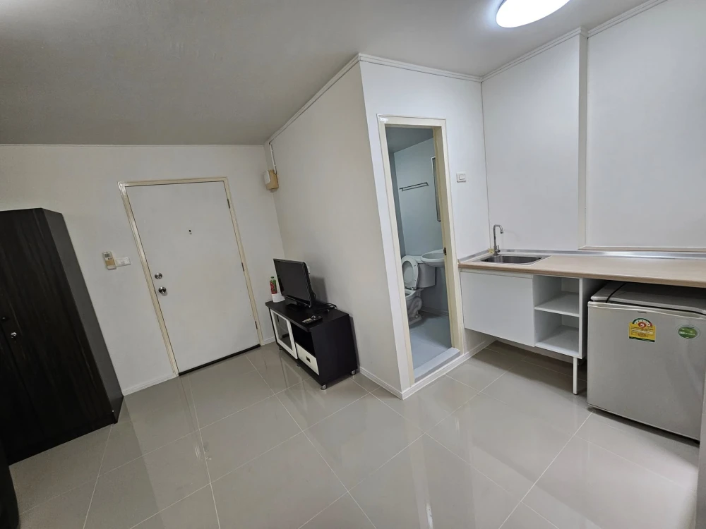 For rent Lumpini Condotown Chonburi - Sukhumvit 4th floor, fully furnished room, nice to live in, book now.