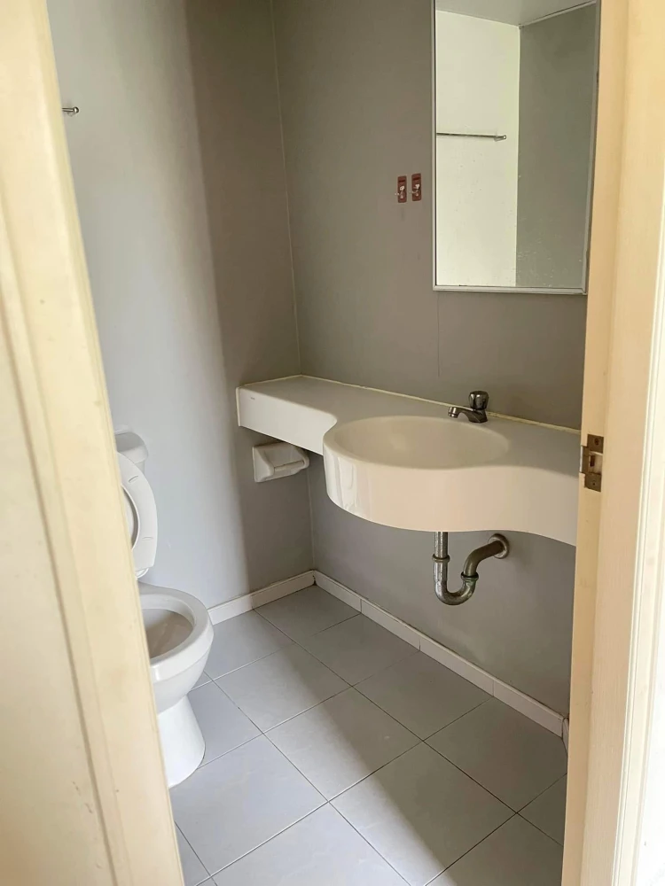 For rent Lumpini Condotown Chonburi - Sukhumvit 4th floor, fully furnished room, nice to live in, book now, urgently.