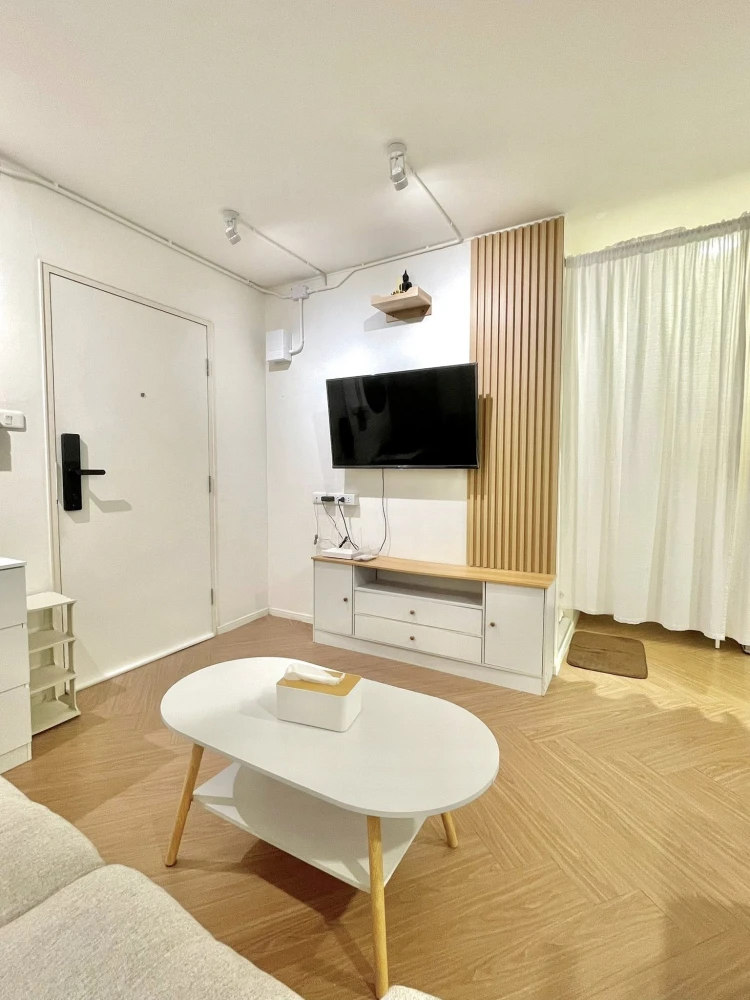 For rent: Lumpini Condo Town Chonburi - Sukhumvit, 5th floor. Beautiful and comfortable unit. Book now!