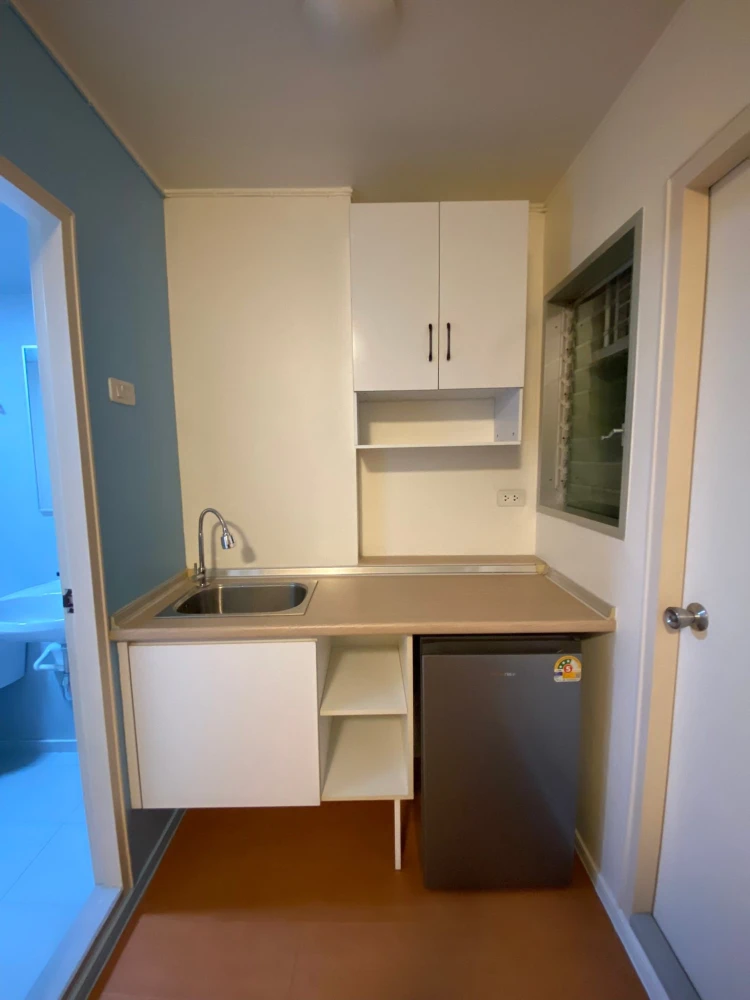 For rent Lumpini Condotown Chonburi - Sukhumvit 5th floor, fully furnished room, ready to move in, book now, urgently.