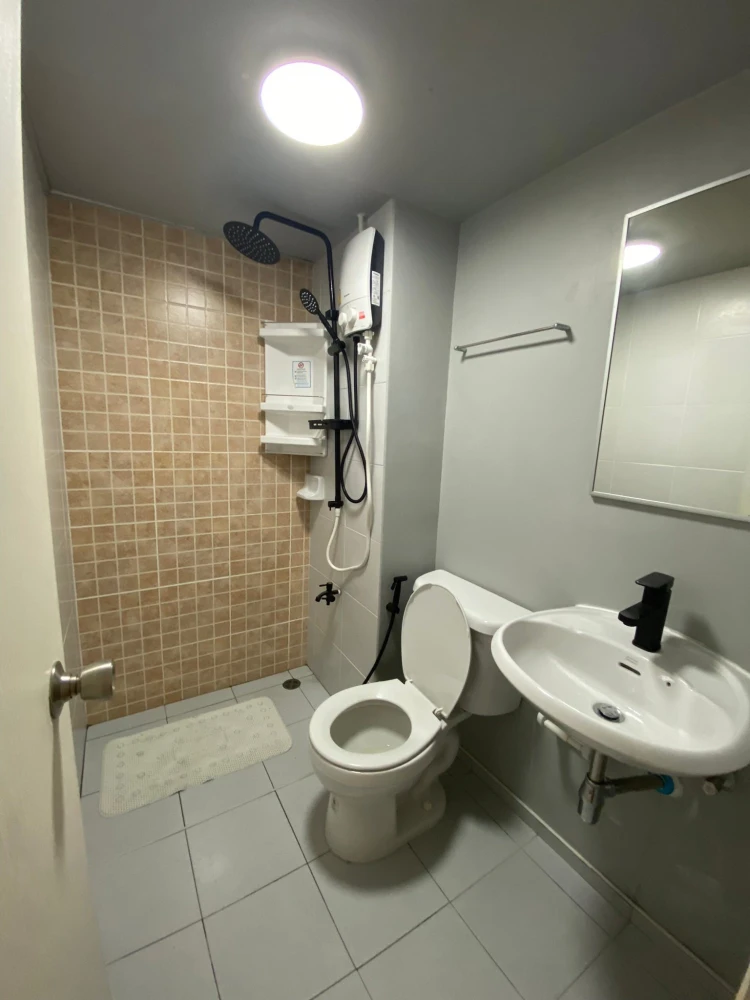 For rent Lumpini Condotown Chonburi - Sukhumvit 5th floor, fully furnished room, ready to move in, book now, urgently.