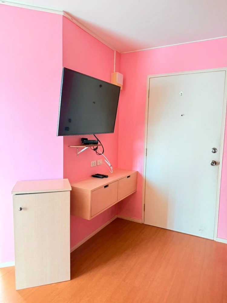 For rent Lumpini Condotown Chonburi - Sukhumvit, 6th floor, partitioned room, fully furnished, reserve now.