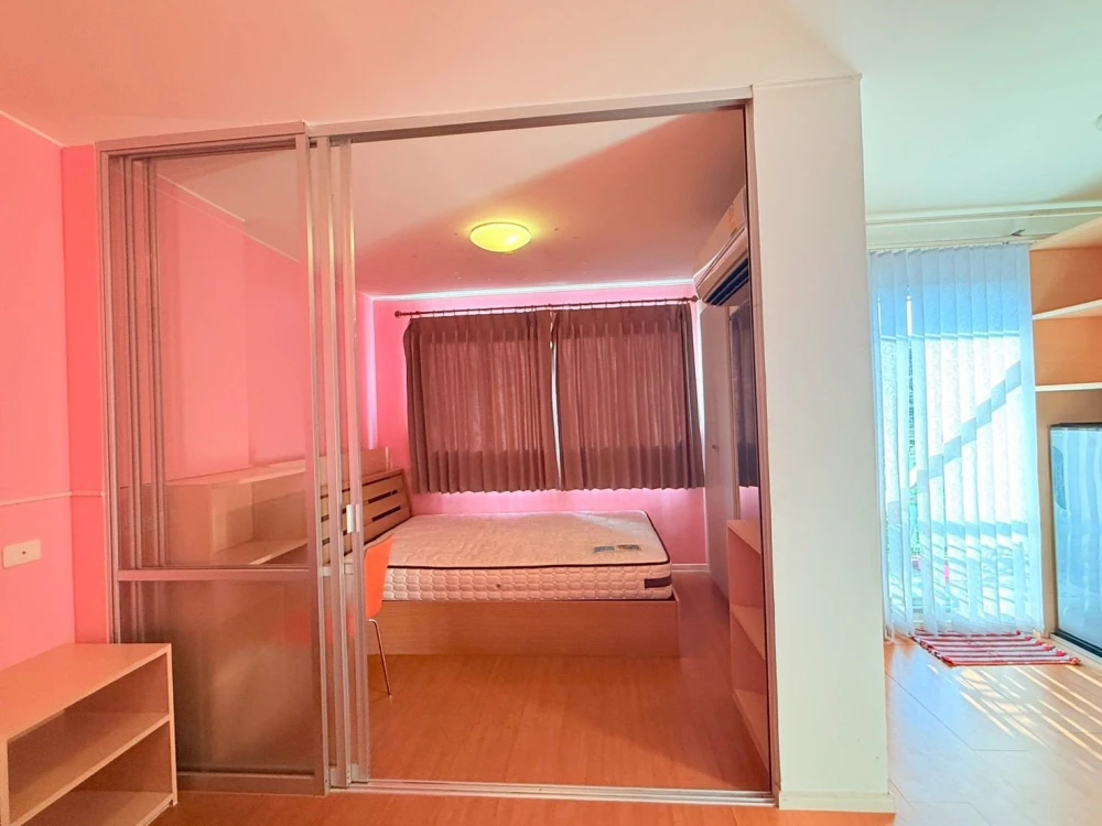 For rent Lumpini Condotown Chonburi - Sukhumvit, 6th floor, partitioned room, fully furnished, reserve now.
