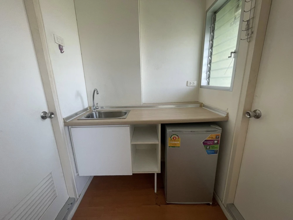 For rent Lumpini Condotown Chonburi - Sukhumvit 7th floor, pool view, fully furnished, book now, don't miss out.