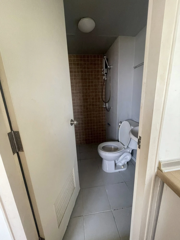 For rent Lumpini Condotown Chonburi - Sukhumvit 7th floor, pool view, fully furnished, book now, don't miss out.