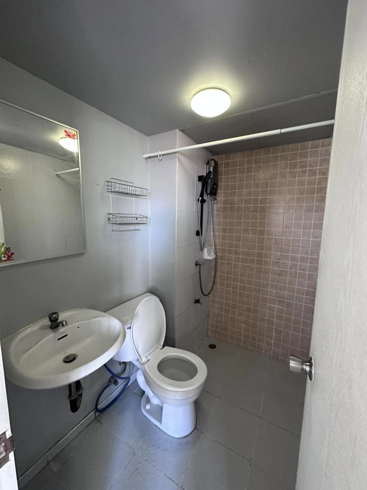 For rent Lumpini Condotown Chonburi - Sukhumvit 7th floor, nice room, fully furnished, book now.