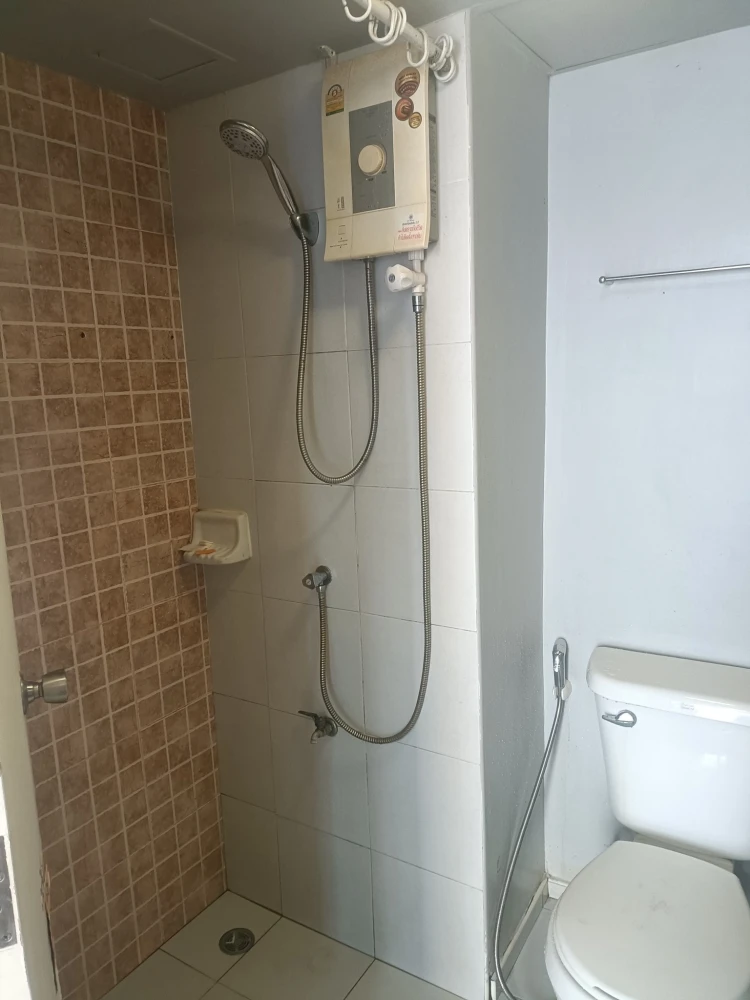For rent Lumpini Condotown Chonburi - Sukhumvit 7th floor, fully furnished room, ready to move in, book now, urgently.