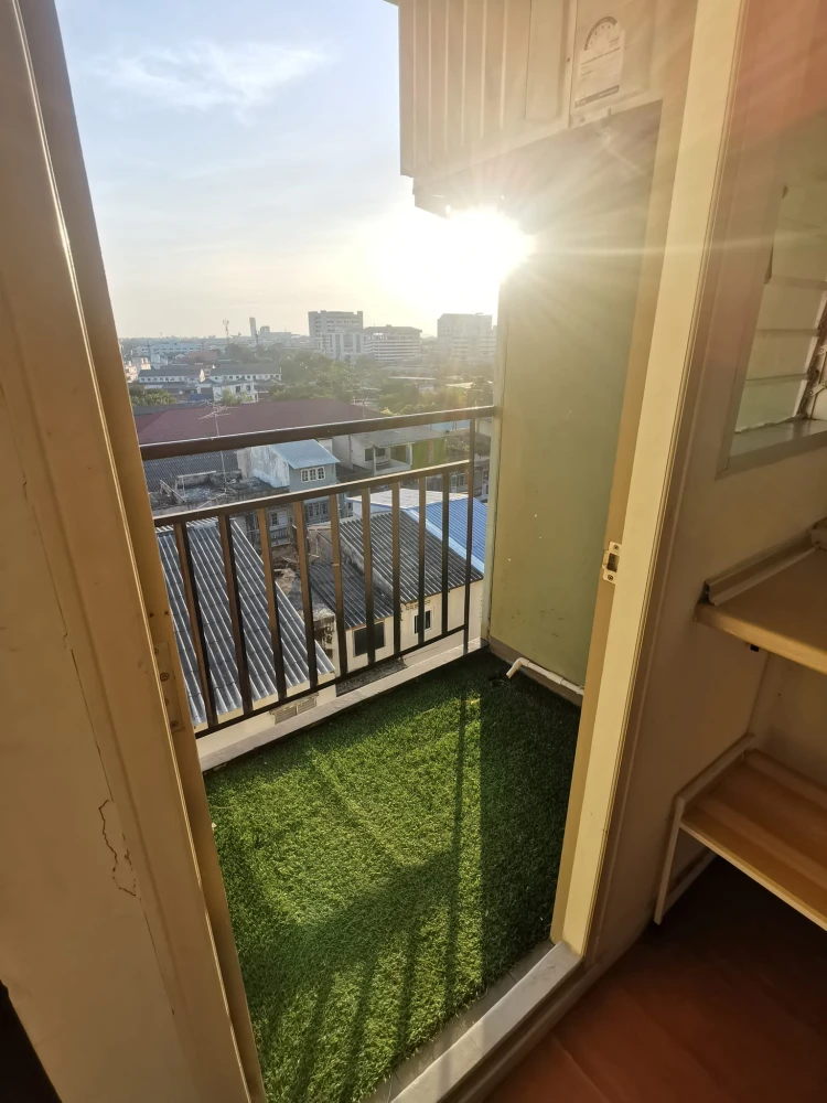 For rent: Lumpini Condo Town Chonburi - Sukhumvit, 8th floor, mountain view, fully furnished, book now, don't miss out.