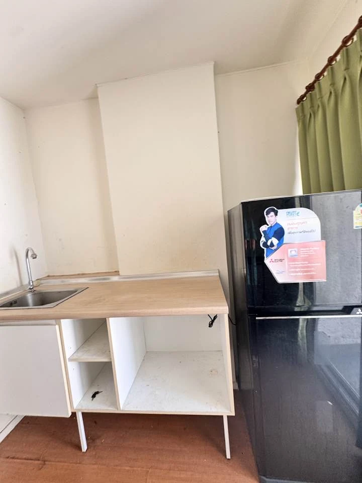 For rent: Lumpini Condotown Chonburi - Sukhumvit, 8th floor, partitioned unit, fully furnished. Book now!