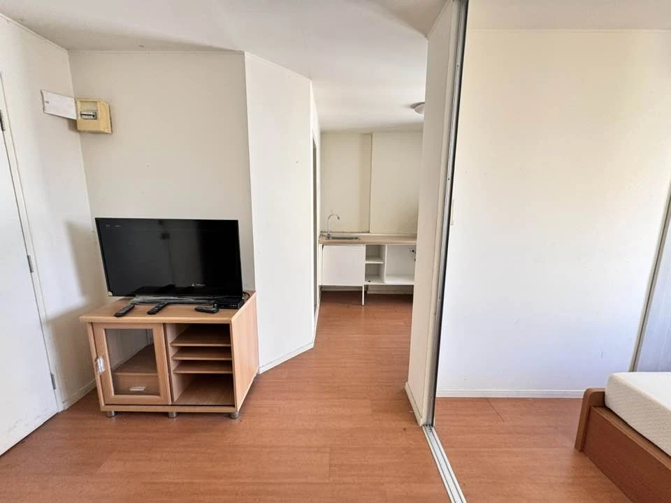 For rent: Lumpini Condotown Chonburi - Sukhumvit, 8th floor, partitioned unit, fully furnished. Book now!