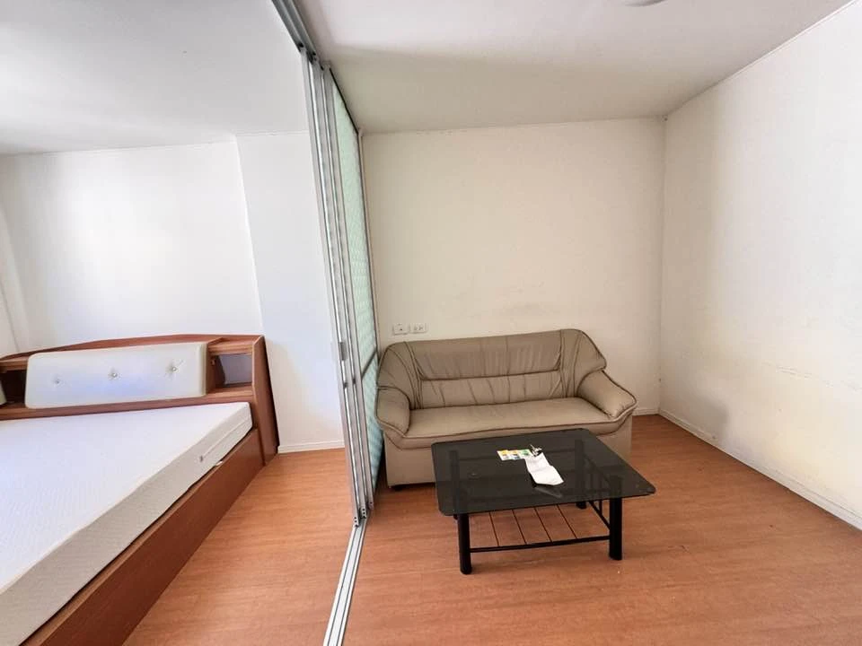 For rent: Lumpini Condotown Chonburi - Sukhumvit, 8th floor, partitioned unit, fully furnished. Book now!