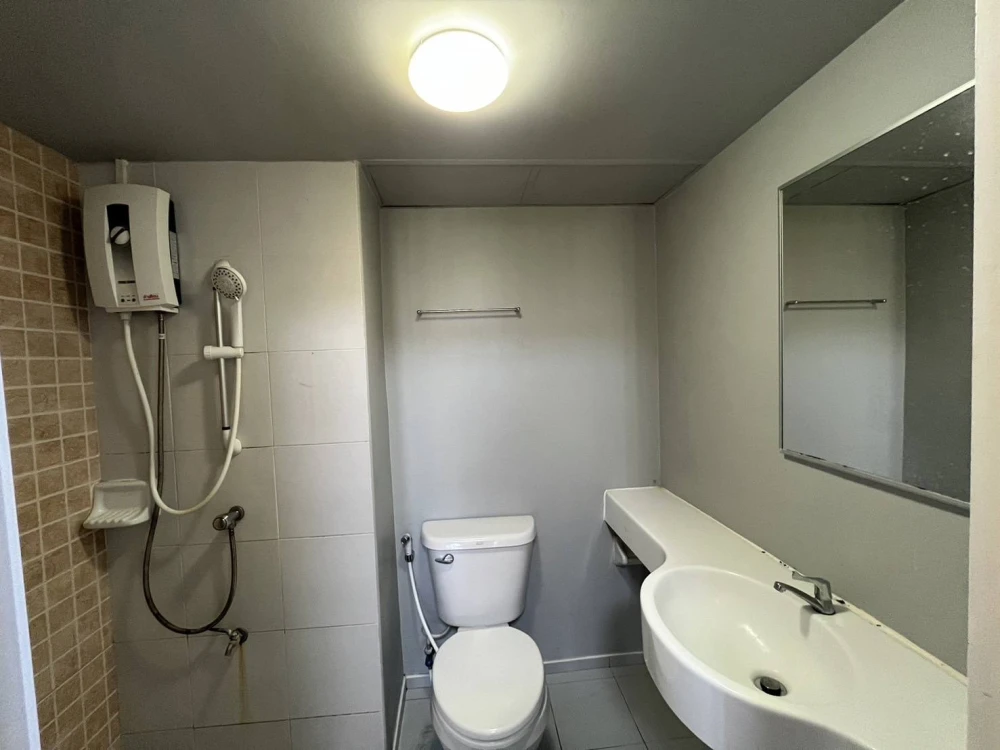 For rent Lumpini Condotown Chonburi - Sukhumvit 8th floor, fully furnished, nice to live in, book now.