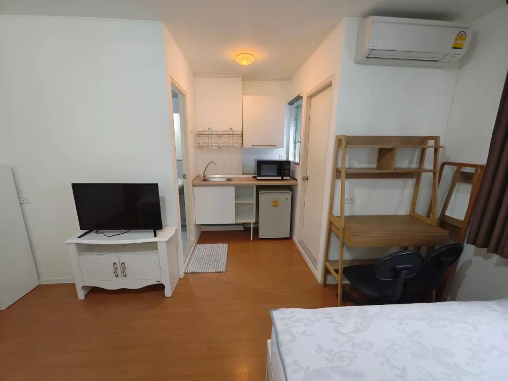 For rent: Lumpini Condotown Chonburi - Sukhumvit, nice room, 6th floor, near fire escape, fully furnished, reserve now.