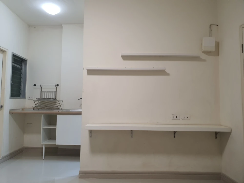 For rent: Lumpini Condotown Chonburi - Sukhumvit. Nice room, good location, full facilities. Don't miss it!