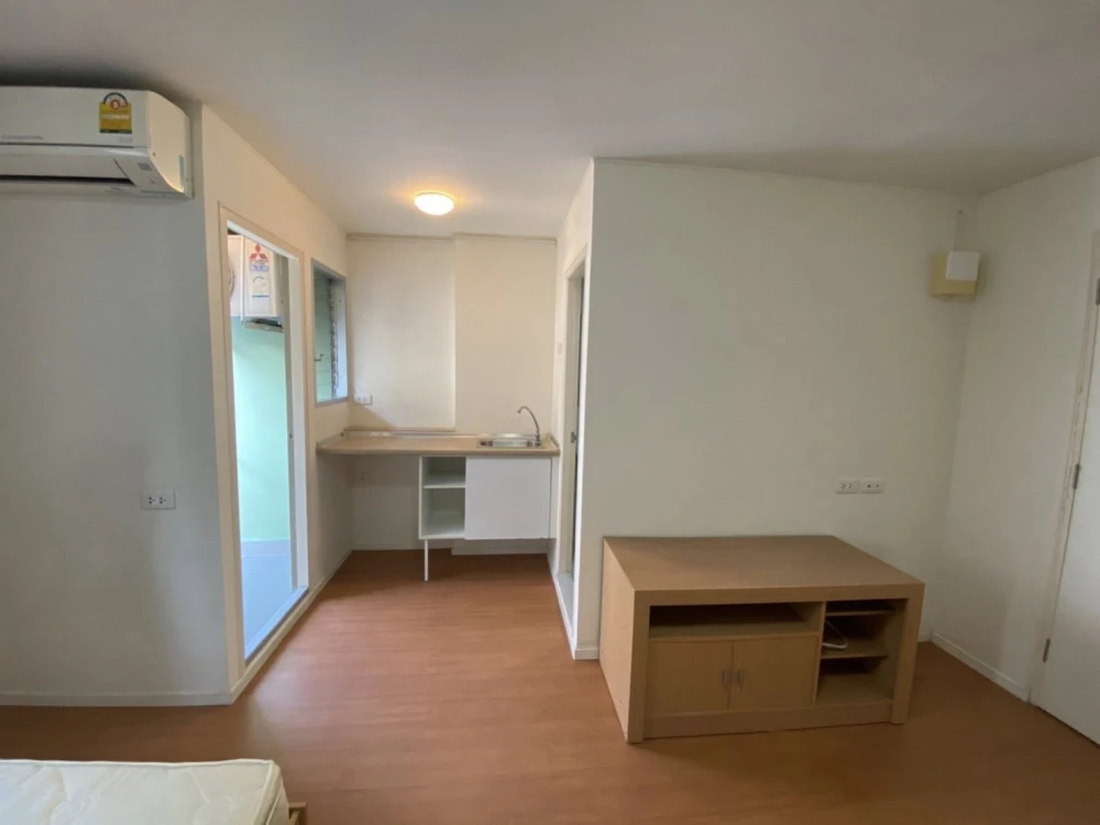 For rent: Lumpini Condotown Chonburi - Sukhumvit. Comfortable room, fully furnished. Don't miss out on this great deal!