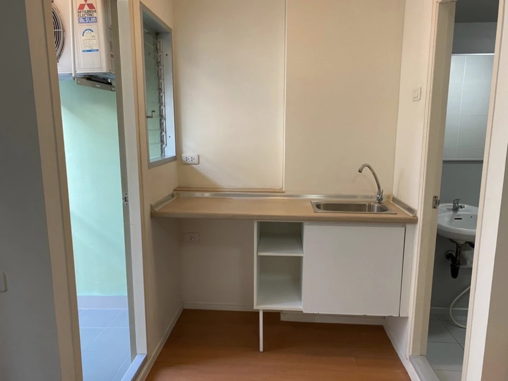 For rent: Lumpini Condotown Chonburi - Sukhumvit. Comfortable room, fully furnished. Don't miss out on this great deal!