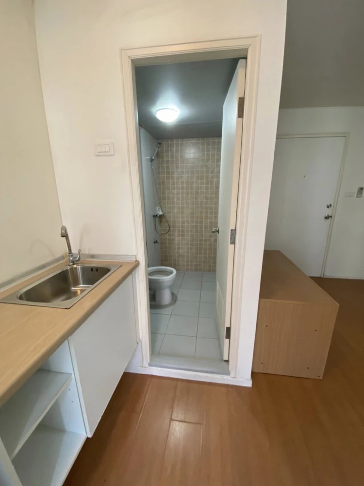For rent: Lumpini Condotown Chonburi - Sukhumvit. Comfortable room, fully furnished. Don't miss out on this great deal!