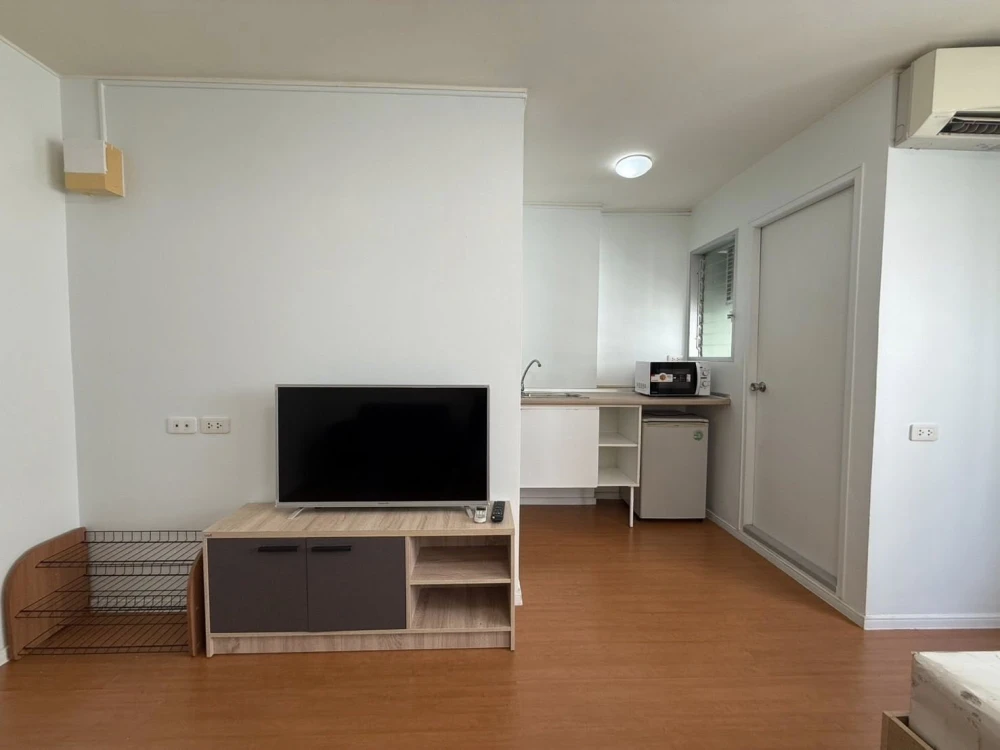 For rent: Lumpini Condotown Chonburi - Sukhumvit. Comfortable room. Fully furnished. Just bring your bags and move in.