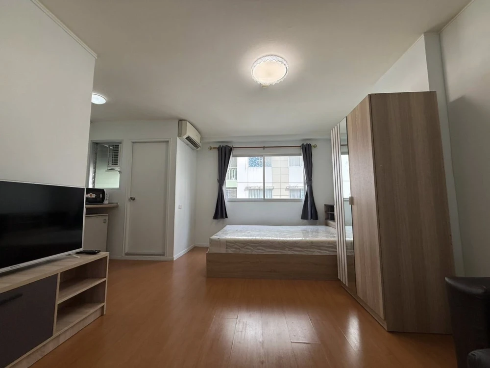 For rent: Lumpini Condotown Chonburi - Sukhumvit. Comfortable room. Fully furnished. Just bring your bags and move in.