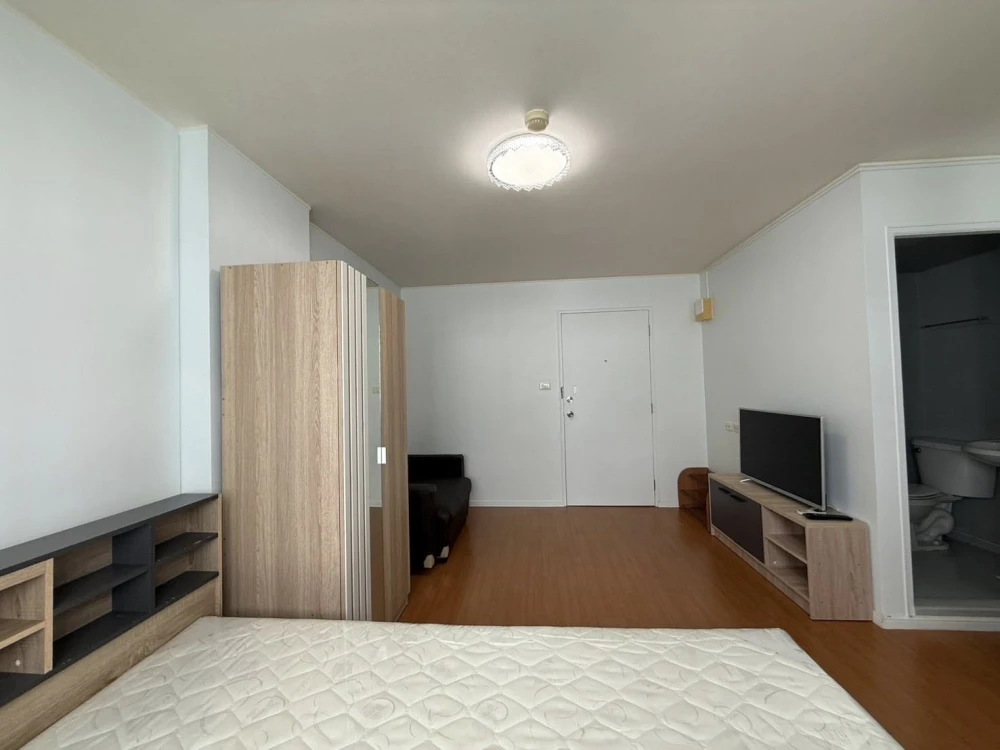 For rent: Lumpini Condotown Chonburi - Sukhumvit. Comfortable room. Fully furnished. Just bring your bags and move in.
