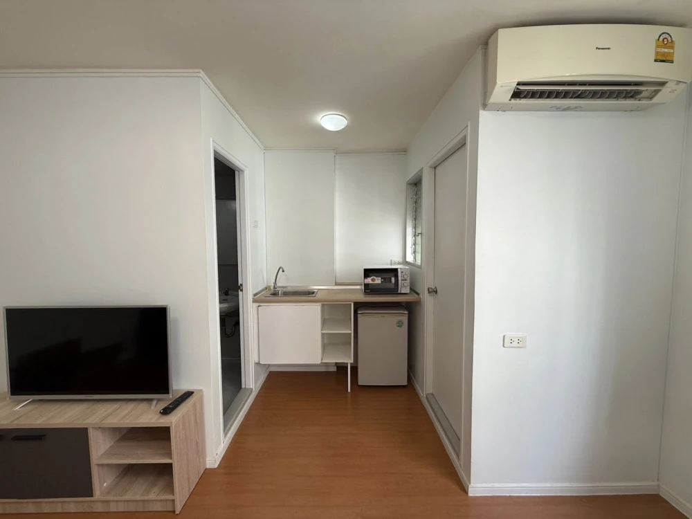 For rent: Lumpini Condotown Chonburi - Sukhumvit. Comfortable room. Fully furnished. Just bring your bags and move in.