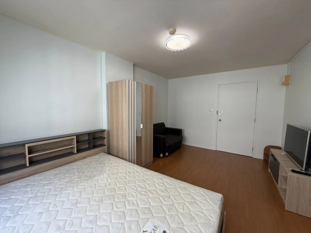 For rent: Lumpini Condotown Chonburi - Sukhumvit. Comfortable room. Fully furnished. Just bring your bags and move in.