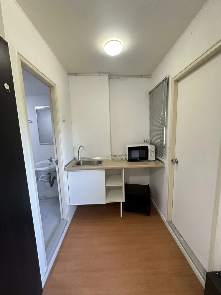 For rent: Lumpini Condotown Chonburi - Sukhumvit. Comfortable room. Comes with complete furniture. Just bring your bags and move in.