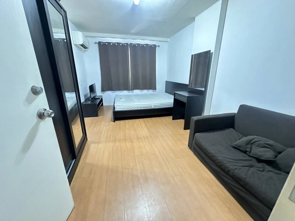 For rent: Lumpini Condotown Chonburi - Sukhumvit. Comfortable room. Comes with complete furniture. Just bring your bags and move in.
