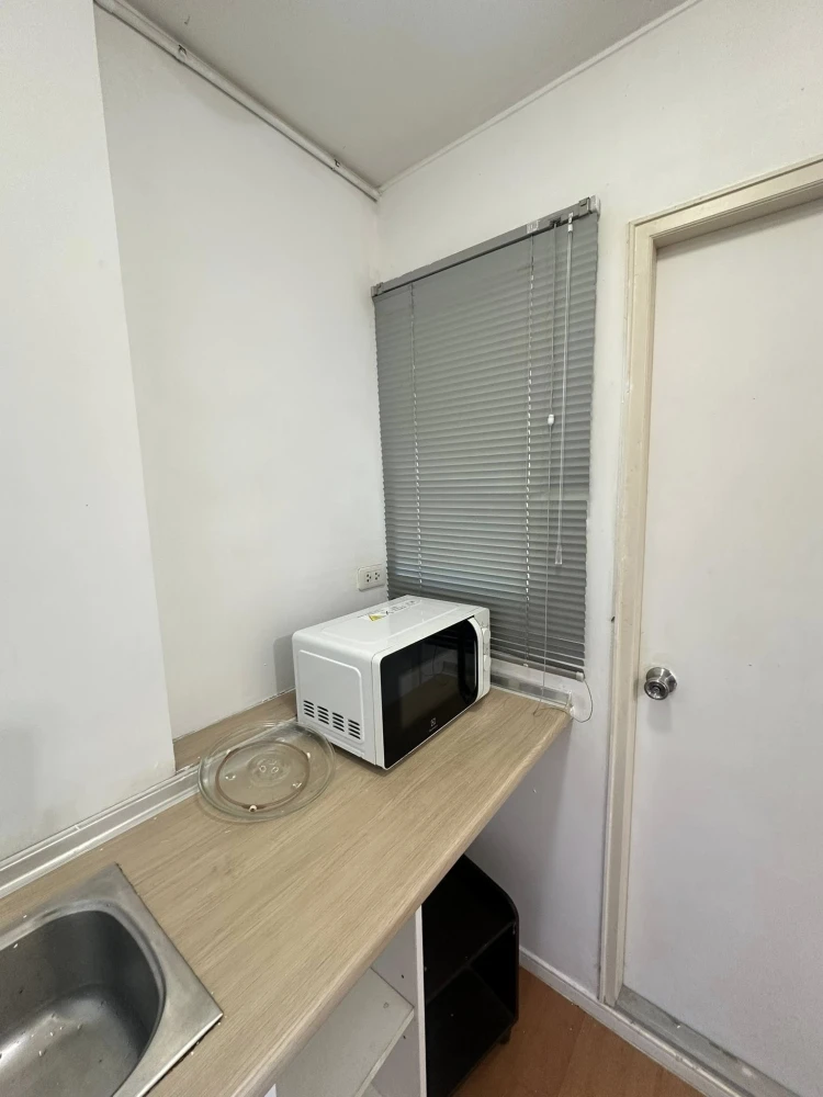 For rent: Lumpini Condotown Chonburi - Sukhumvit. Comfortable room. Comes with complete furniture. Just bring your bags and move in.