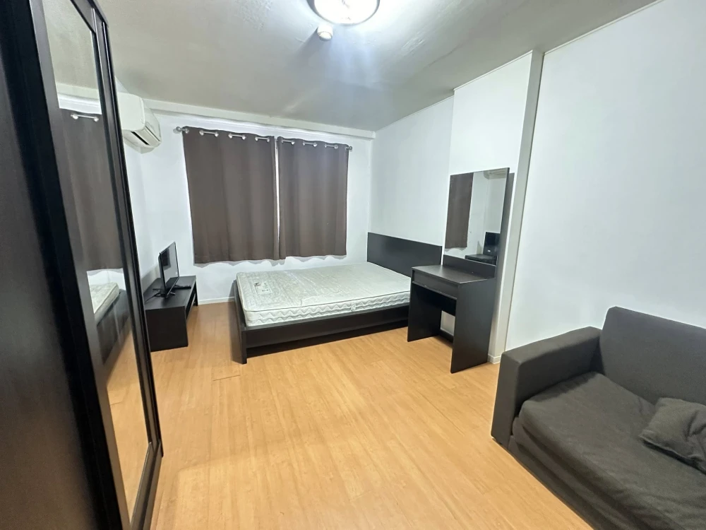 For rent: Lumpini Condotown Chonburi - Sukhumvit. Comfortable room. Comes with complete furniture. Just bring your bags and move in.