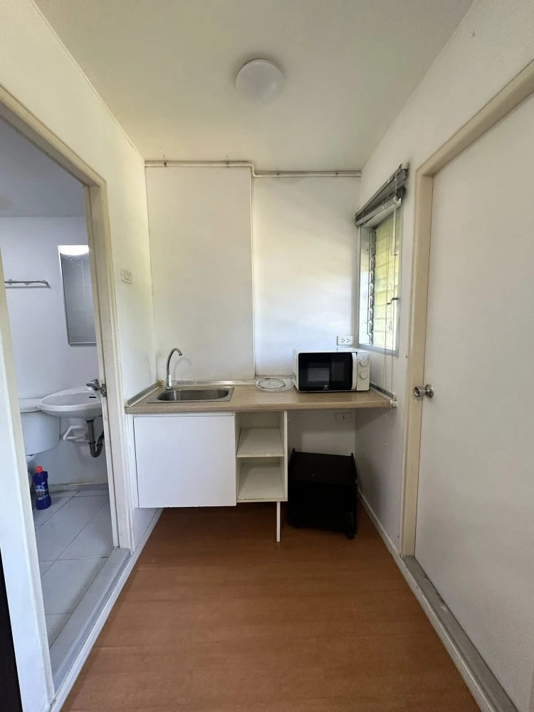 For rent: Lumpini Condotown Chonburi - Sukhumvit. Comfortable room. Comes with complete furniture. Just bring your bags and move in.