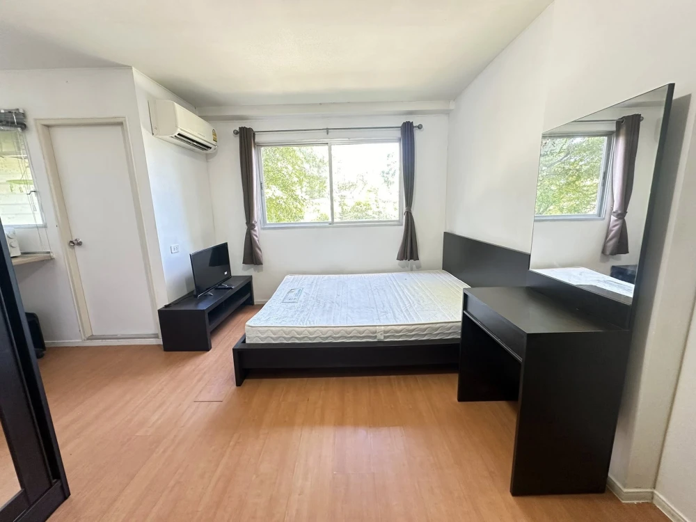For rent: Lumpini Condotown Chonburi - Sukhumvit. Comfortable room. Comes with complete furniture. Just bring your bags and move in.
