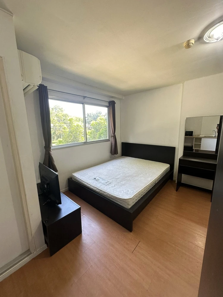 For rent: Lumpini Condotown Chonburi - Sukhumvit. Comfortable room. Comes with complete furniture. Just bring your bags and move in.