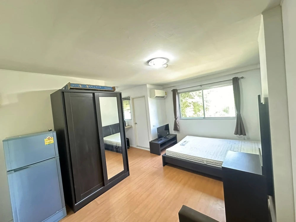 For rent: Lumpini Condotown Chonburi - Sukhumvit. Comfortable room. Comes with complete furniture. Just bring your bags and move in.