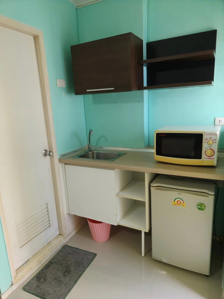 For rent Lumpini Condotown Chonburi - Sukhumvit, a nice room with a bright red sofa, good location, book now.
