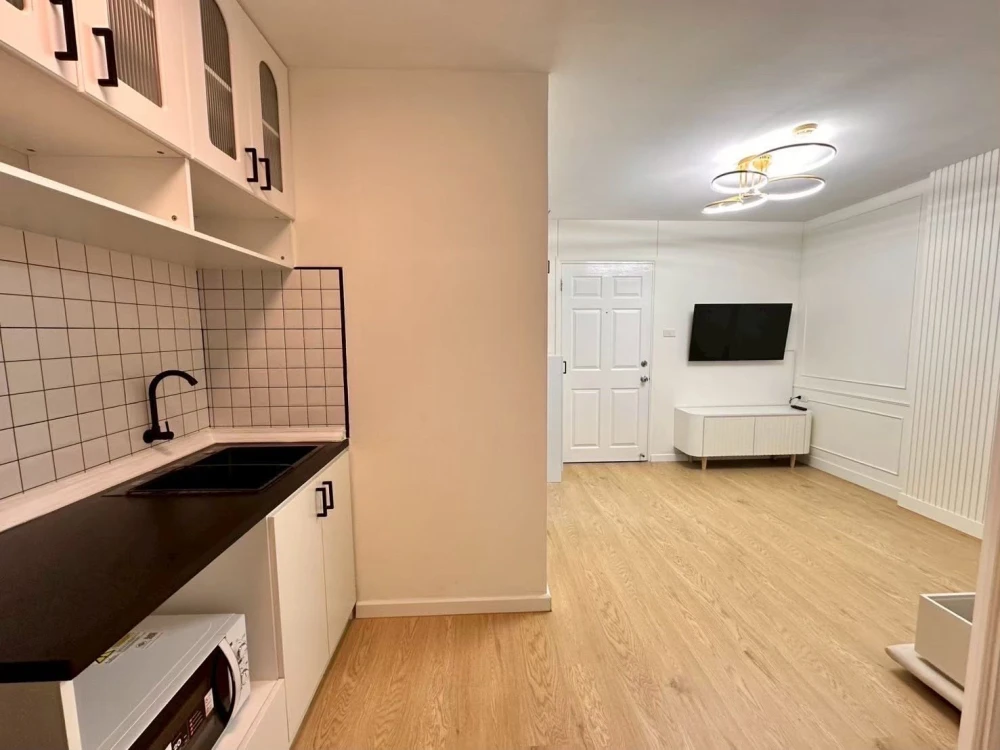For rent: Lumpini Condo Town Bodindecha-Ramkhamhaeng. Ready to move in, fully furnished. Book now!