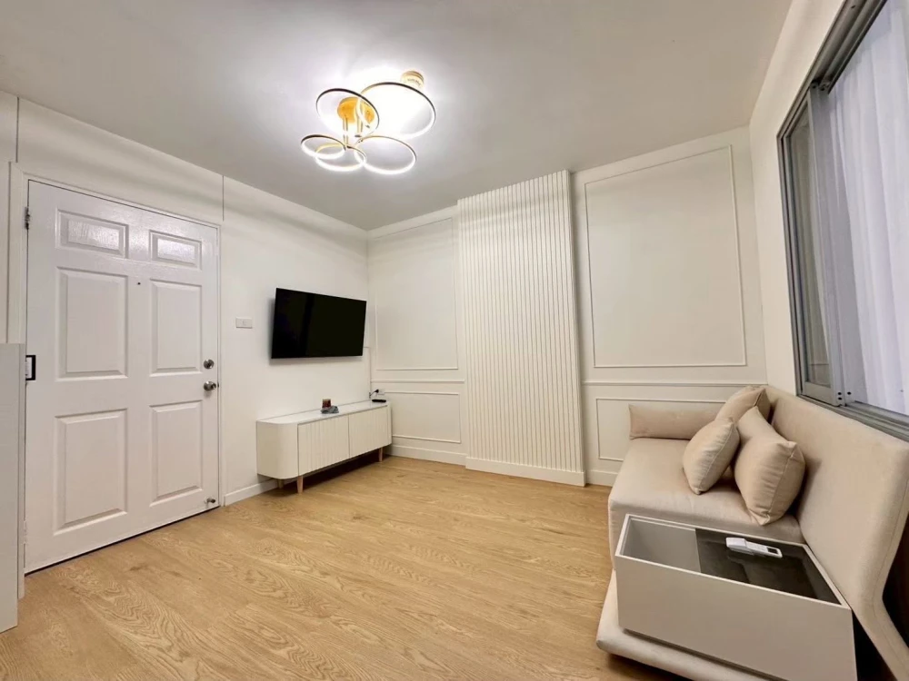 For rent: Lumpini Condo Town Bodindecha-Ramkhamhaeng. Ready to move in, fully furnished. Book now!