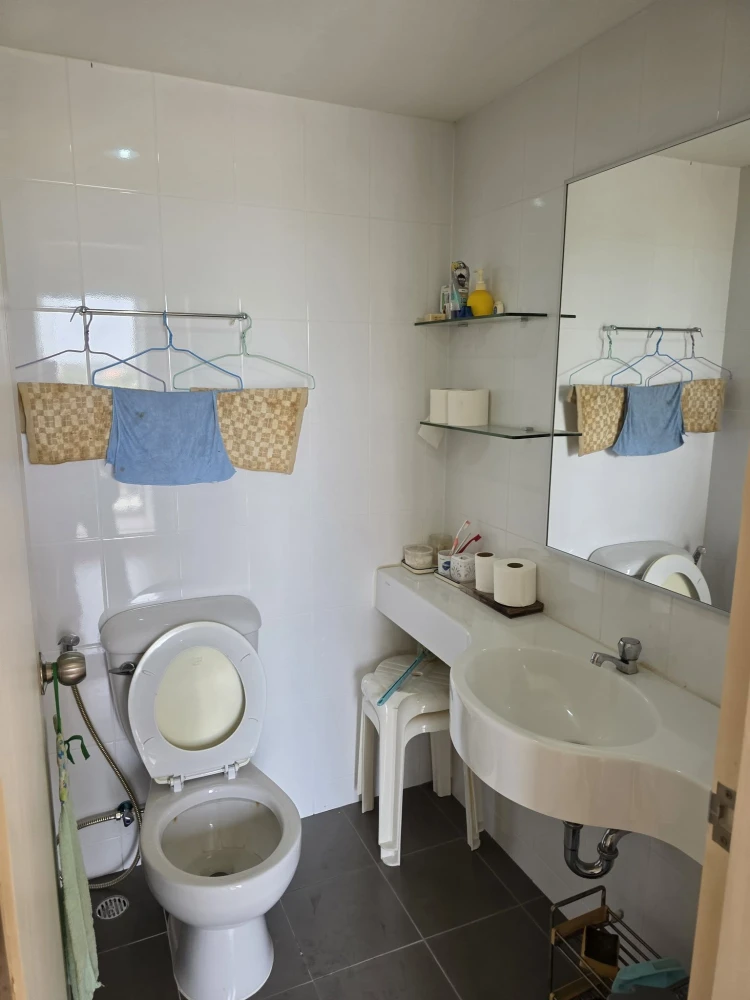 For rent: Lumpini Condo Town Ramindra-Lat Pla Khao, 1 bedroom, 1 bathroom, fully furnished, convenient location. Book now!