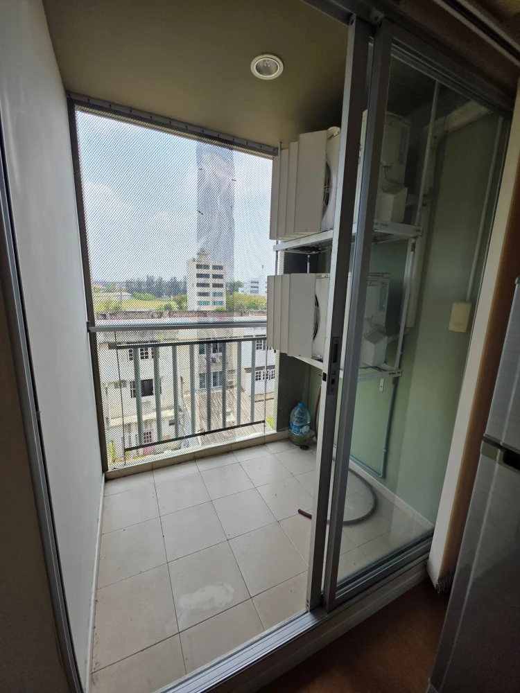 For rent: Lumpini Condo Town Ramindra-Lat Pla Khao, 1 bedroom, 1 bathroom, fully furnished, convenient location. Book now!