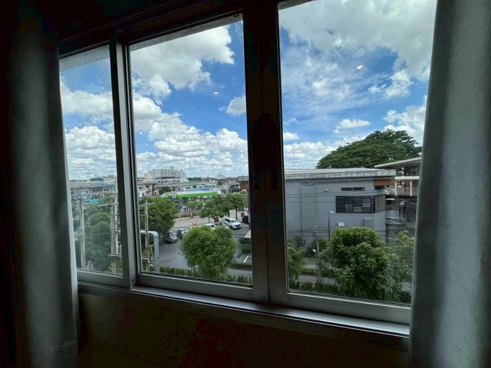 For rent: Lumpini Condo Town Ramindra-Lat Pla Khao, 4th floor, fully furnished, ready to move in. Book now!