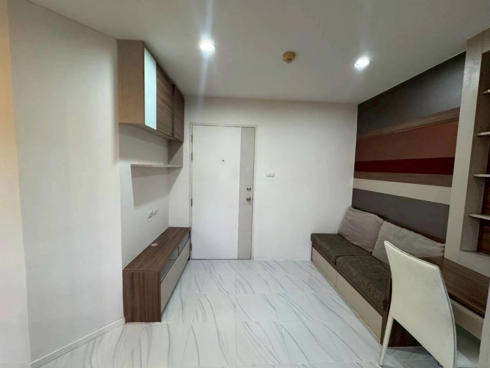 For rent: Lumpini Condo Town Ramindra-Lat Pla Khao, 4th floor, fully furnished, ready to move in. Book now!