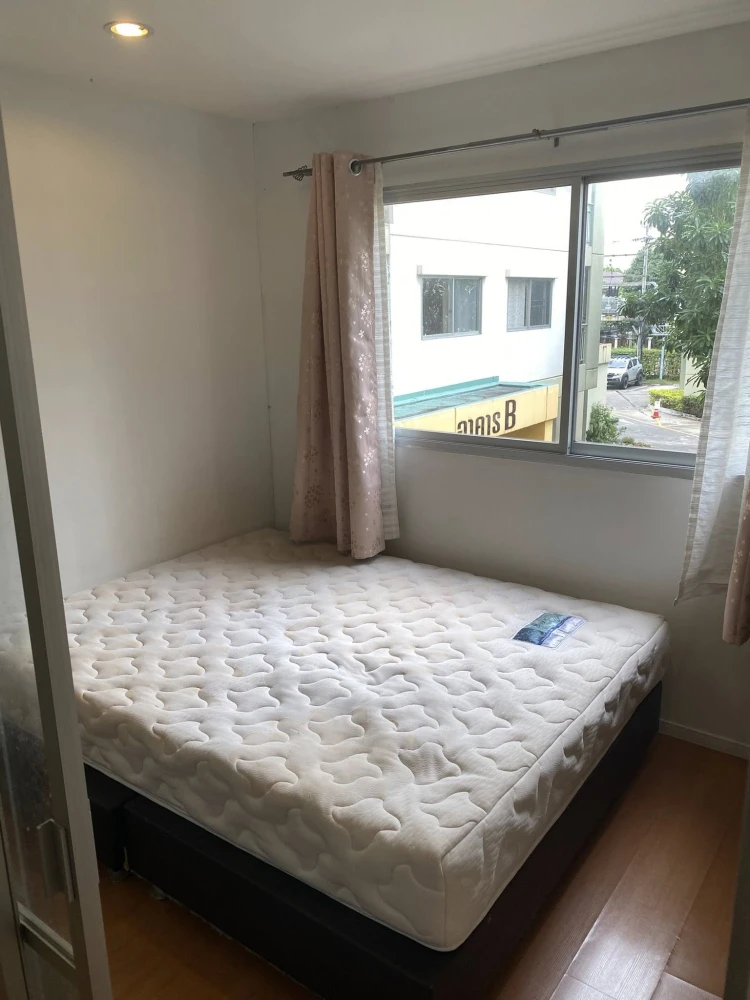 For rent: Lumpini Condo Town Ramindra-Lat Pla Khao, a comfortable room on the 2nd floor, fully furnished. Reserve now!