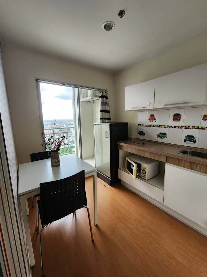 For rent: Lumpini Condo Town Ramintra - Nawamin, corner room, high floor, clear outside view, comfortable to the eyes, no buildings blocking the way,